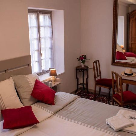 Une Suite Au Jardin Hyenville Bagian luar foto